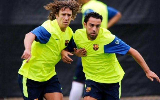 チャビ監督もバルサvsレアルの女子“クラシコ”を視察、隣にはプジョールの姿も