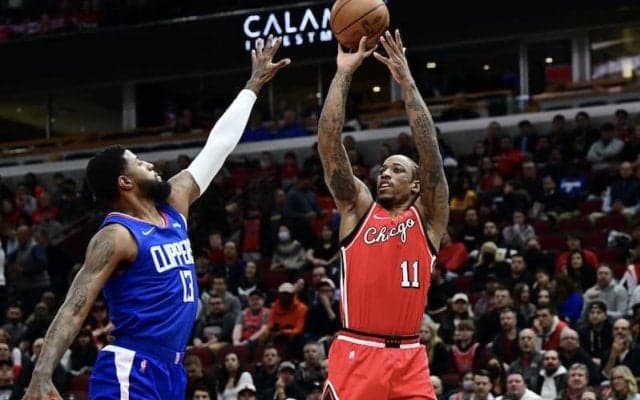 デローザンの50得点でブルズが延長戦を制す…バックス対ネッツもOTの激闘に／NBA