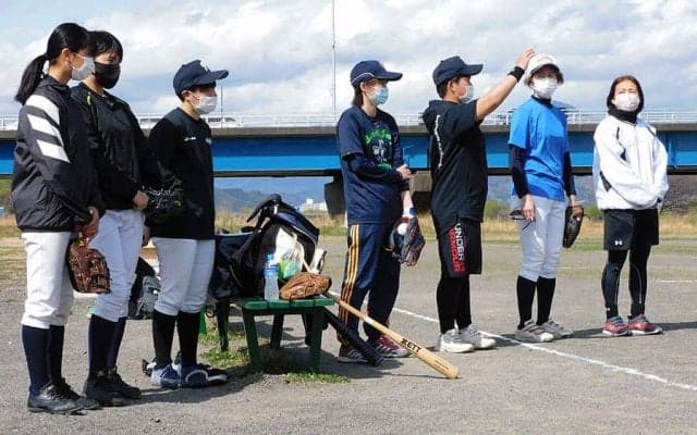 中学生～還暦間近“驚きのチーム編成”　年齢問わず女子選手たちが野球できる受け皿