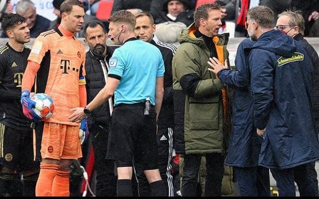 バイエルンが一時12人でプレーの珍事!　対戦相手の指摘で発覚…