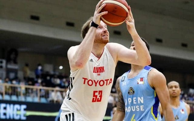 アルバルク東京のアレックス・カークがB1個人通算2000リバウンドを達成