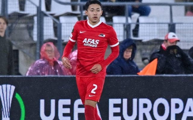 菅原由勢がAZで通算100試合出場達成、記念ユニを手に「力の限りこのチームの為に」