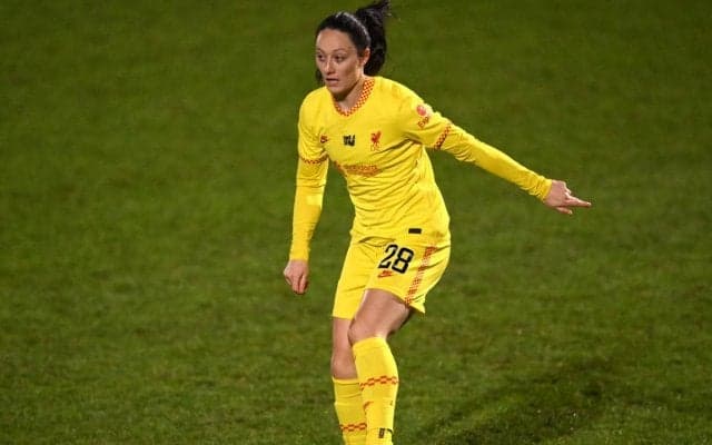 「狂ってるわ」“人間発射台”が再降臨! リバプール女子DFのロングスローの飛距離が尋常じゃない