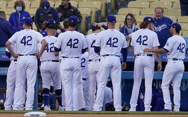 【MLB】ヤンキースも“ドジャーブルー”に　特別な「42」ユニにファン賛否「好き」「酷い」