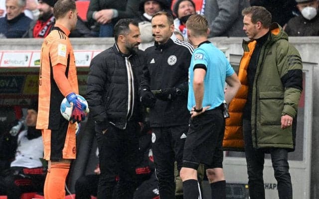 ピッチ上に12人居たバイエルン、対戦相手のフライブルクが異議申し立ても「非常に不快感を覚える」とシステムの問題に言及