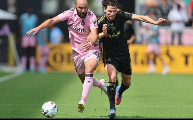 イグアインが年内に現役引退へ、父が明かす