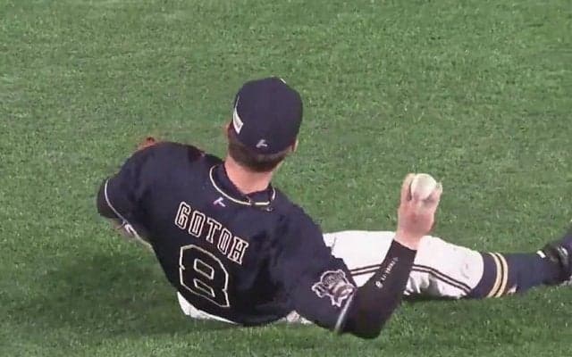 「絶対落ちたと思ったもん…」　“神業スライディング好捕”が「これぞプロ」