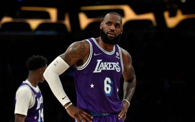 プレーイン参戦を目指すレイカーズ…大黒柱レブロンが左足首の痛みのためサンズ戦も欠場