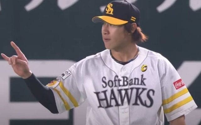 柳田悠岐の“ロケット返球”にファン驚愕　野性味あふれる走塁も「マジで怖い」