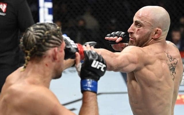 【UFC273】「ヴォルカノフスキーはまるで超サイヤ人（笑）」フェザー級防衛戦＆バンタム級王座統一戦のWタイトルマッチ
