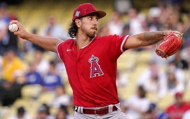 【MLB】「やめようと思ったけど…」　エ軍“もう1人の二刀流”がサイン伝達機器に悪戦苦闘？