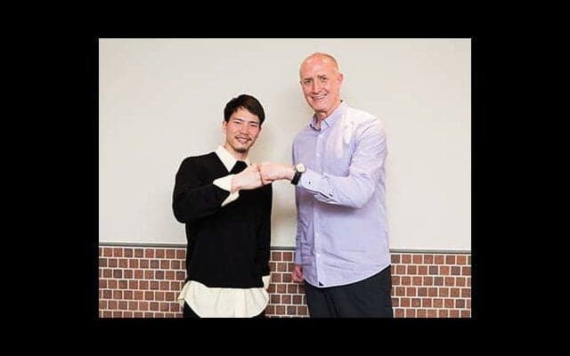 トム・ホーバスHCと車いすバスケ鳥海連志が対談。銀メダル獲得の共通点は「チャレンジ」