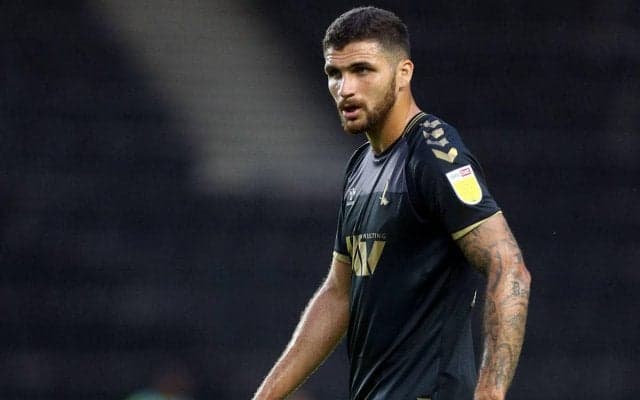 「馬鹿げたチャレンジ」無謀なドリブルとスライディングで退場…途中出場DFの愚行に監督も失望「愚かで、甘く、無謀で、レッドカードだ」