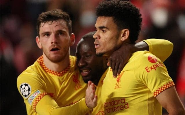 金属棒が投げ込まれあわや惨事に…ベンフィカファンが元ポルトのリバプールFWに攻撃