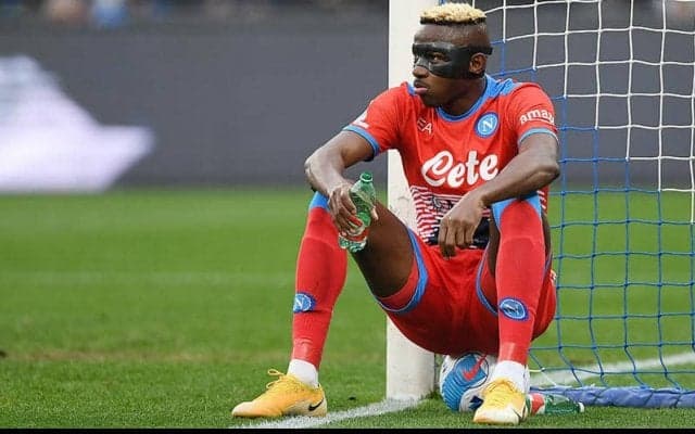 スクデット争うナポリに痛手、オシムヘンが練習中に太もも負傷