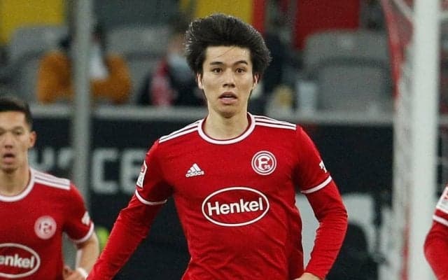 ｢癒される｣サッカー日本代表MF・田中碧の「ダミー人形へのタックル画像」が可愛いと話題に!チームが投稿した練習中の｢ほっこりシーン｣