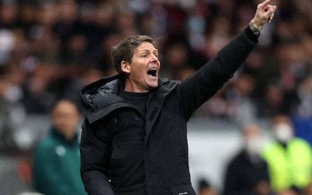 バルサを圧倒し数的不利も引き分けたフランクフルト、指揮官はファンの後押しに感謝「ファンが我々を前進させてくれた」