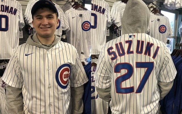 【MLB】試合後に1着になっていた「27」のジャージ　シカゴの街が見た鈴木誠也のデビュー戦