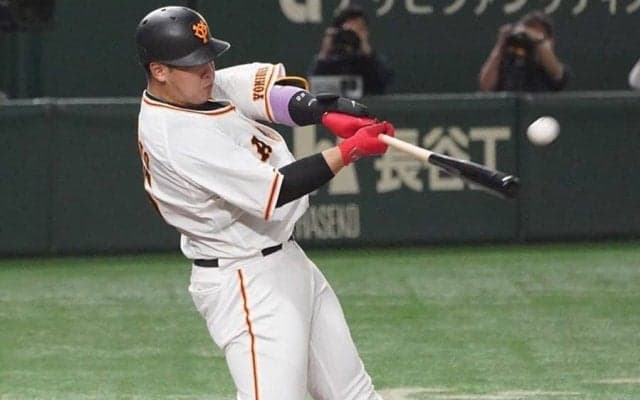 「どこまで飛ばすんですか」　巨人・岡本和の“確信”特大4号は「とんでもない飛距離」