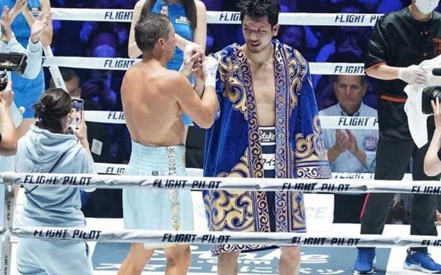 ゴロフキン、試合後に自身のガウンを村田諒太に贈呈　ネット感銘「偉大なチャンピオン」