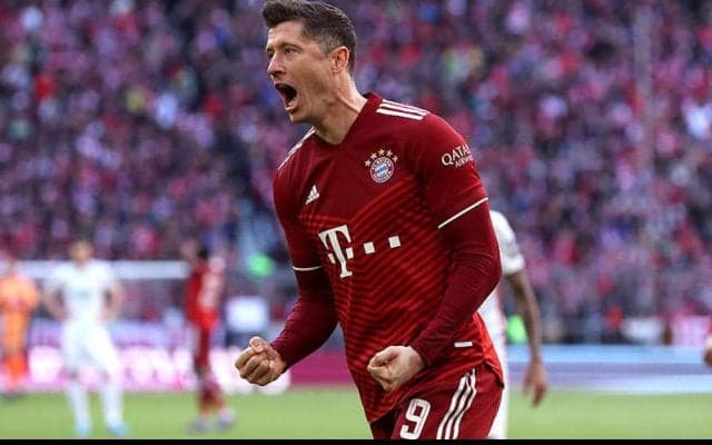 低調バイエルン、レヴァンドフスキのPK一発で辛勝《ブンデスリーガ》