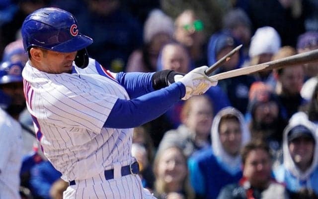 【MLB】鈴木誠也、バット折りながらメジャー初タイムリー　犠飛から2打席連続打点で存在感