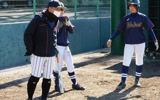 スリッパと柔らかいボールで捕球が上手くなる　握り替えも早くなる“意外”な練習法