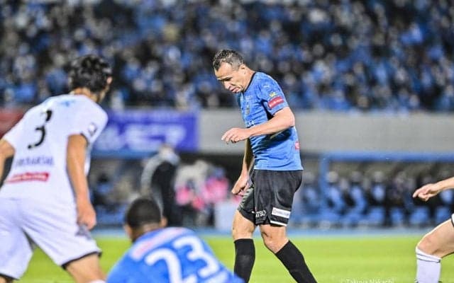 試合後に川崎サポーターが特別な横断幕を掲示！ 主将・谷口もトラメガで応えた「書かれていた内容」