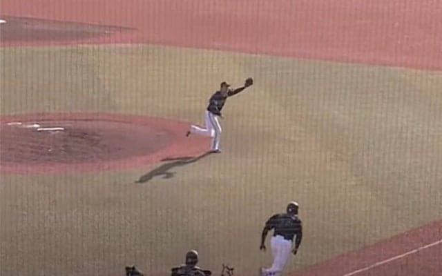 投ゴロで球場沸いた“粋なアウト”が「めっちゃ好き」　打者も納得「全力かつ紳士的」