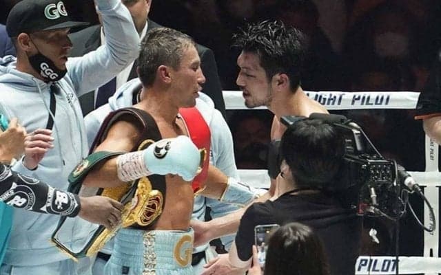 村田諒太、試合後に残された“死闘の証拠”に米記者が注目「リング上を見てくれよ」