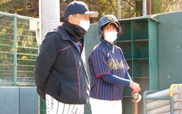 守備の基本を自宅で習得　ゴロ捕球を上達させる、コップを使った練習法