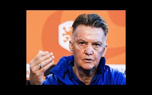 ファン・ハール断言。オランダ伝統の４−３−３で勝つのは「難しい」。がん闘病中の名将はカタールＷ杯で有終の美を飾れるか