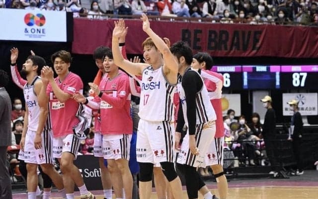 劇的な幕切れで秋田が川崎と痛み分け…島根は連勝ストップ、琉球は12連勝／B1第30節