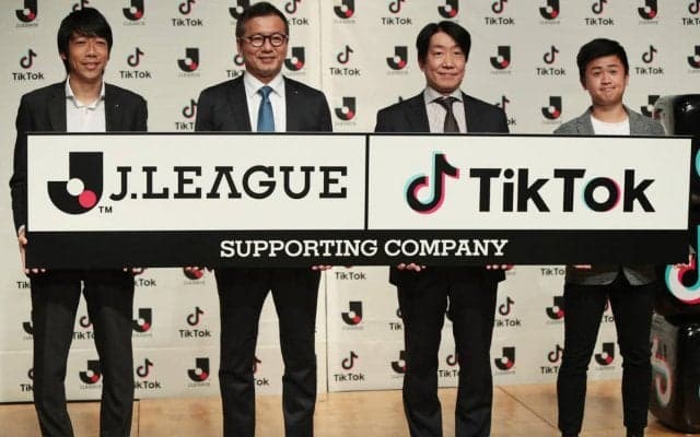 Jリーグが「TikTok」と契約！ ウンパルンパさんがアンバサダー就任、野々村チェアマン＆中村憲剛がTikTok撮影に挑戦