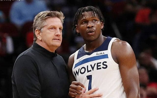 プレーインを翌日に控えたウルブズがクリス・フィンチHCとコーチ陣との延長契約を発表