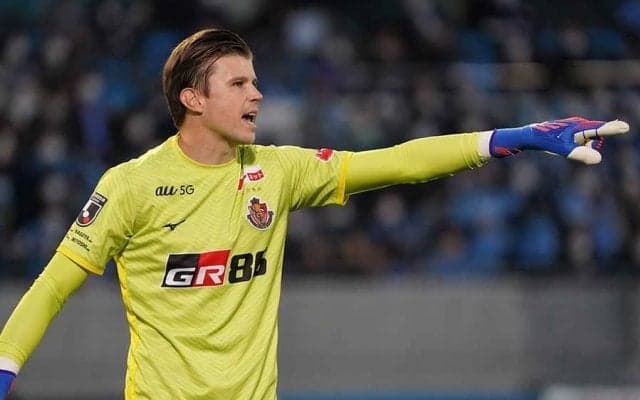 「予測と準備する能力に長けている」　楢﨑正剛が高評価したJリーグ月間No.1セーブ