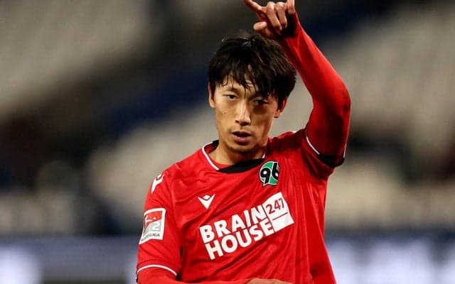 「バッグの概念を変えた男」室屋成のシュールな姿に続々ツッコミ「スケボー持ってますみたいな雰囲気だしてくる」