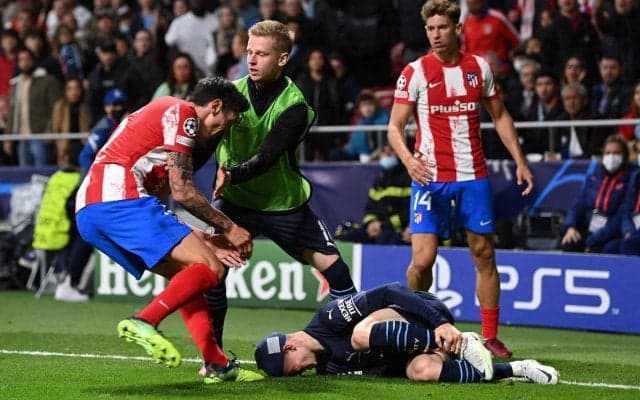 至高の戦いが両軍入り乱れる大乱闘に発展！ 髪を掴み罵り合う展開に…