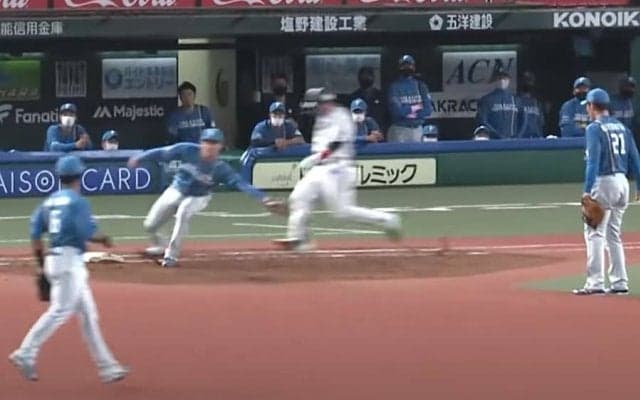 清宮が打球弾いても平気「うまいんだよなぁ」　お助け“方向転換キャッチ”に称賛