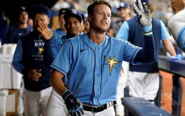 がん闘病の8歳少女へ　“奇跡”の特大弾打ったMLB選手が涙「僕にギフトをくれたんだ」