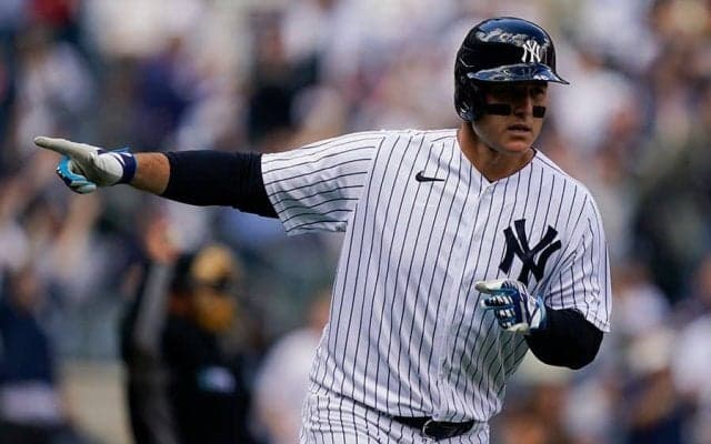 【MLB】外野近くまで飛んだ「完璧なバント」　偶然の“シフト破り”も打者は「見失ってる」