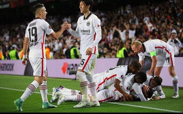 フランクフルトが優勝候補バルサ撃破で4強入り!　鎌田大地は1アシスト、長谷部誠は途中出場《EL》