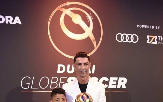 「1万いいね」C・ロナウドのマンU所属「11歳息子」が圧巻ボレーからの「父親とおそろい」ゴールパフォーマンス!「生まれ変わりを目撃した」と話題に