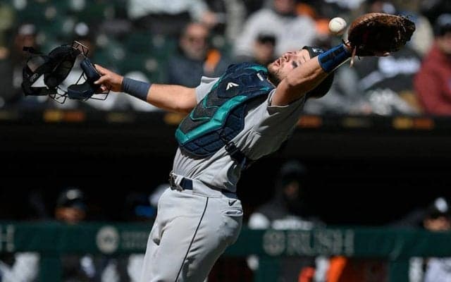 【MLB】内野全員で追いかける“ポップフライ”で大混乱…「攻撃的な風」「これはクレイジー」