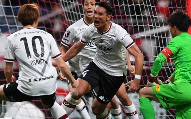 恋しくなったのか？ 神戸DF槙野智章が古巣浦和の練習をスパイ!? それでもファンからは感謝の声が多数