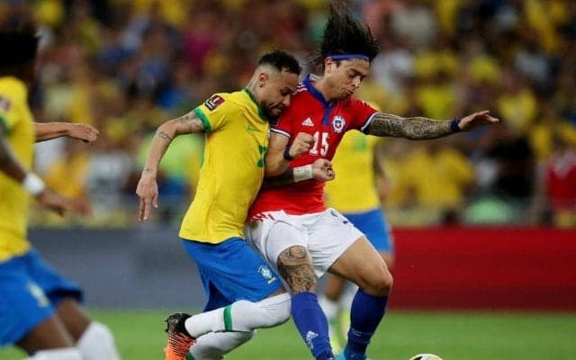 泣きどころを強みに変えた2人のGKと全員守備による「17試合5失点」という驚異の数字【W杯カタール大会に乗り込む「歴代最強」ブラジル代表】(2)