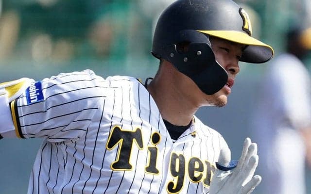 「片手で持ってくなよ…バケモンやんけ」　佐藤輝明の超速ライナー弾が「エグすぎ」