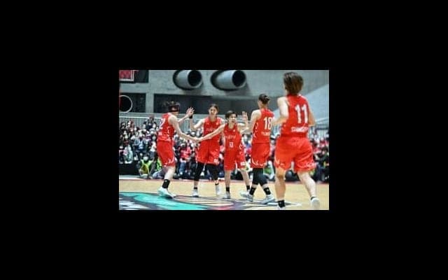 我慢のバスケでトヨタ自動車が富士通を逆転。連覇へあと1勝