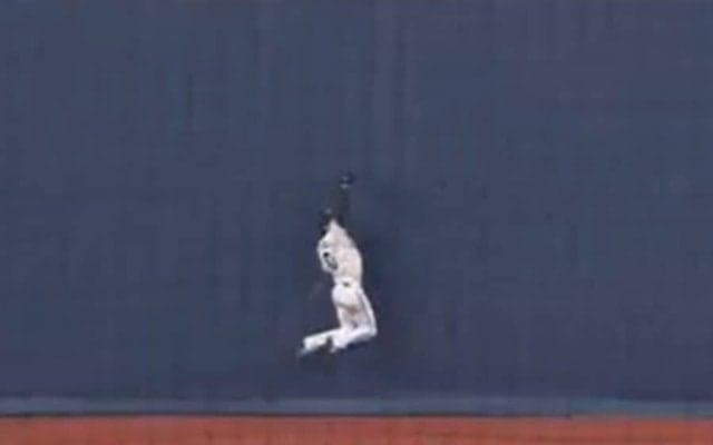 外野“最短縦断”が「すげぇよほんと」　30m爆走→垂直キャッチは「余裕すらある」