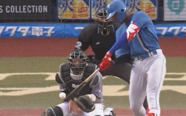 日本ハム万波、ロッテの継投ノーノーを破る一発　チーム初安打に新庄監督大喜び